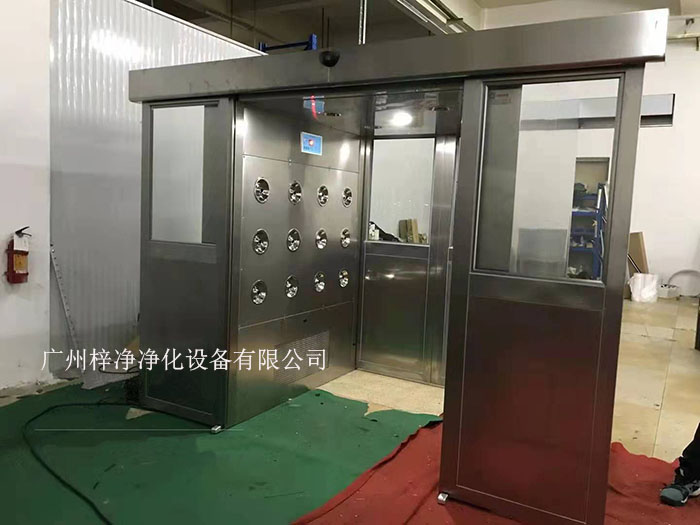 貨淋室是人員和貨物進(jìn)入潔凈室所必需的通道，它可以減少貨物進(jìn)出潔凈室所帶來的污染問題。