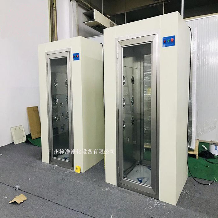 風(fēng)淋室通道是潔凈室、實驗室中必不可少的潔凈配套設(shè)備