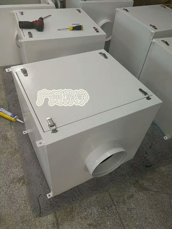 增壓新風柜根據(jù)所需風量的風壓不同，在電機功率適用范圍內調整風機轉速，達到所需效果；
