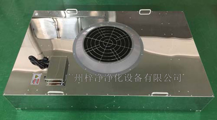 不銹鋼FFU廣泛應(yīng)用于電子、醫(yī)藥、生物工程、食品、化妝品等行業(yè)，如半導(dǎo)體生產(chǎn)線、藥品生產(chǎn)車間、實(shí)驗(yàn)室、手術(shù)室等，為各類潔凈室提供穩(wěn)定的空氣潔凈度保障。