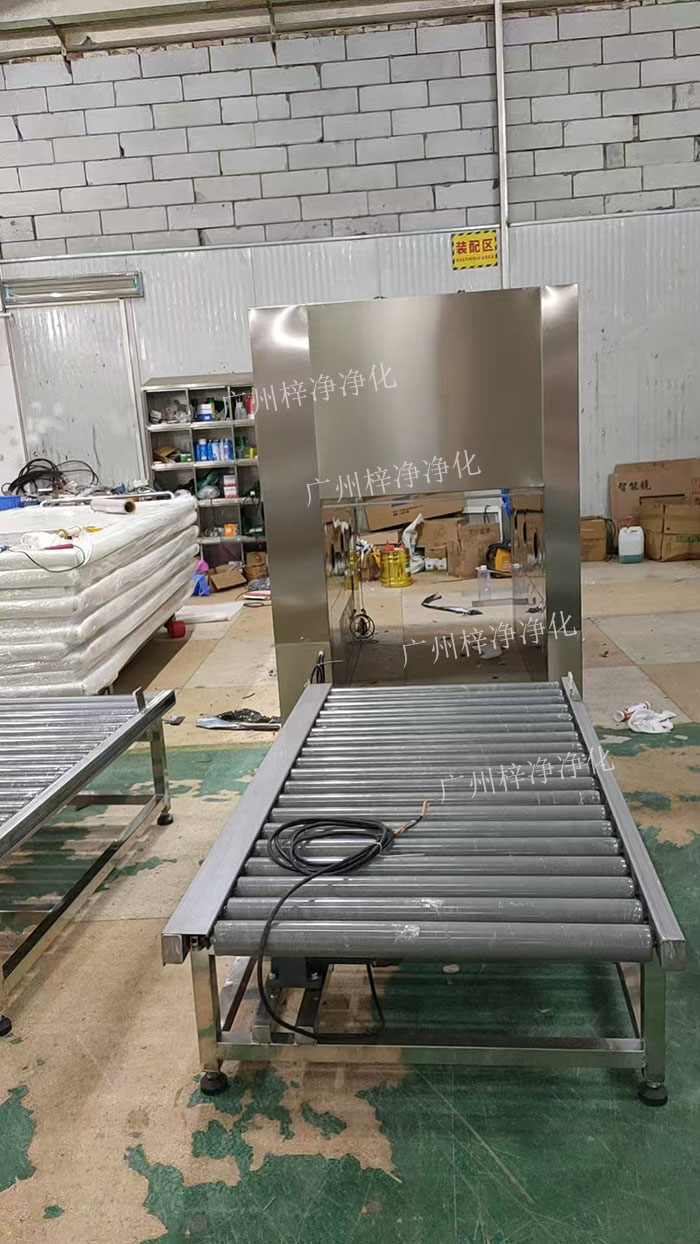 自動門層流傳遞窗可配合輸送線兩端設有自動門，實現(xiàn)物品的自動進出，減少人工操作。