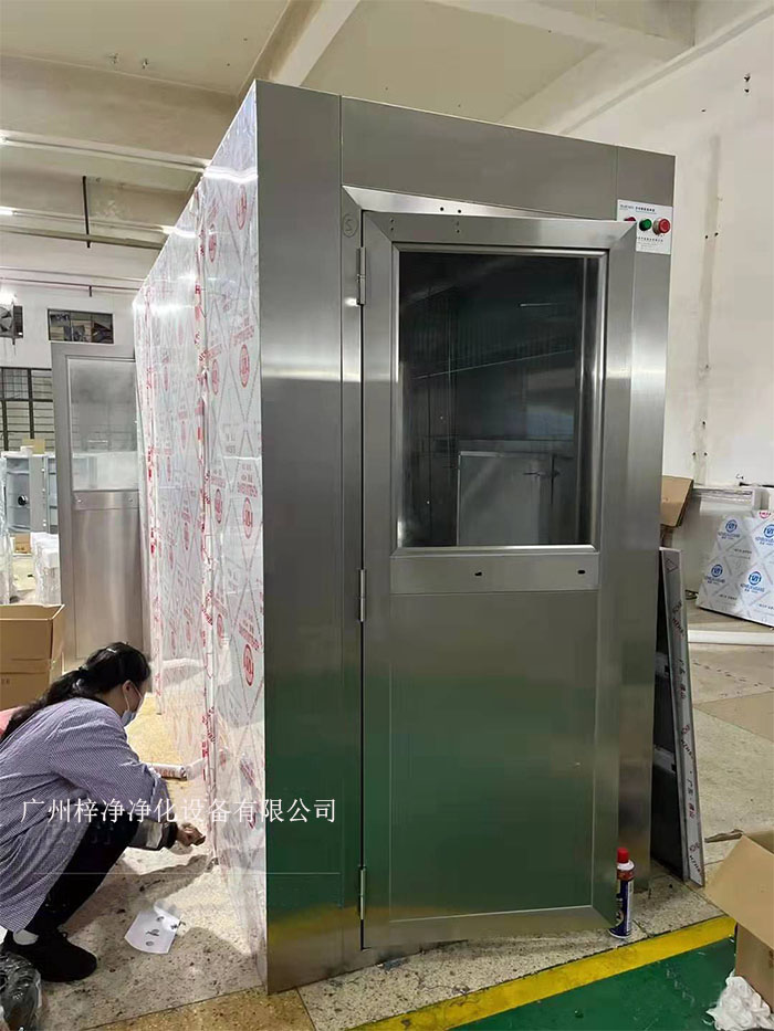 風(fēng)淋室可能會遇到各種問題，影響風(fēng)淋室正常運(yùn)作和潔凈室的整體環(huán)境。