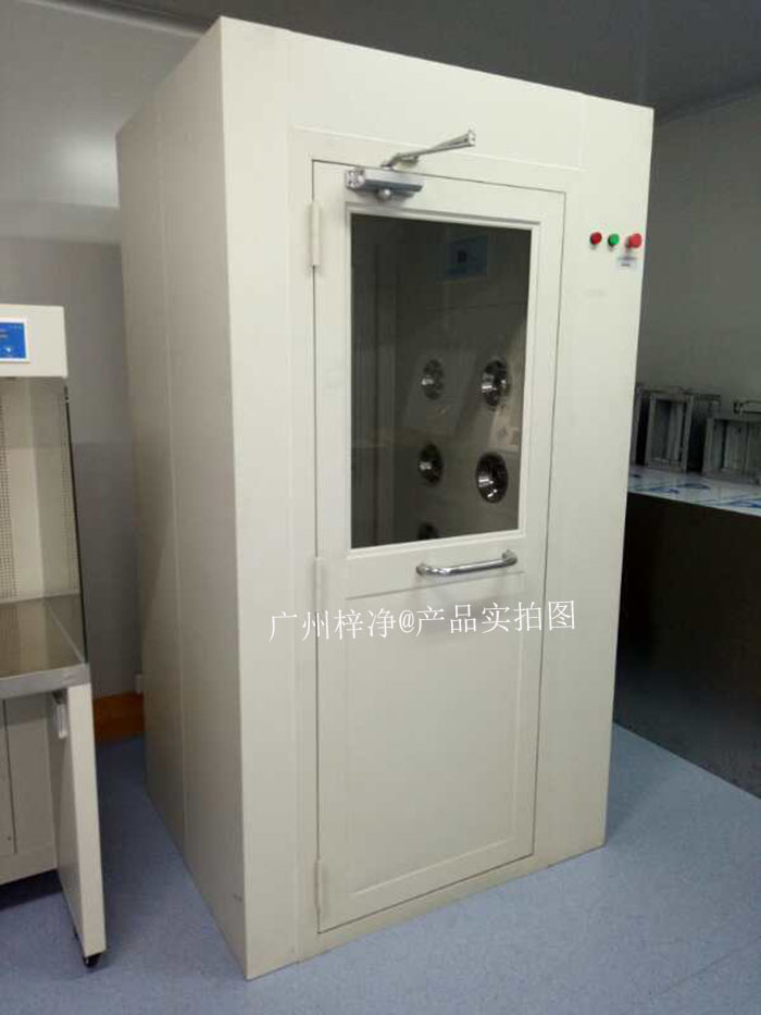 風(fēng)淋室運(yùn)行過(guò)程中產(chǎn)生的噪音可能會(huì)對(duì)操作人員造成不適，影響工作效率。