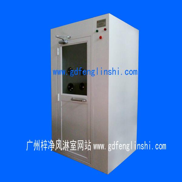 鋼板烤漆風(fēng)淋室是指風(fēng)淋室箱體及門采用A3冷軋鋼板多層酸洗不易生銹。